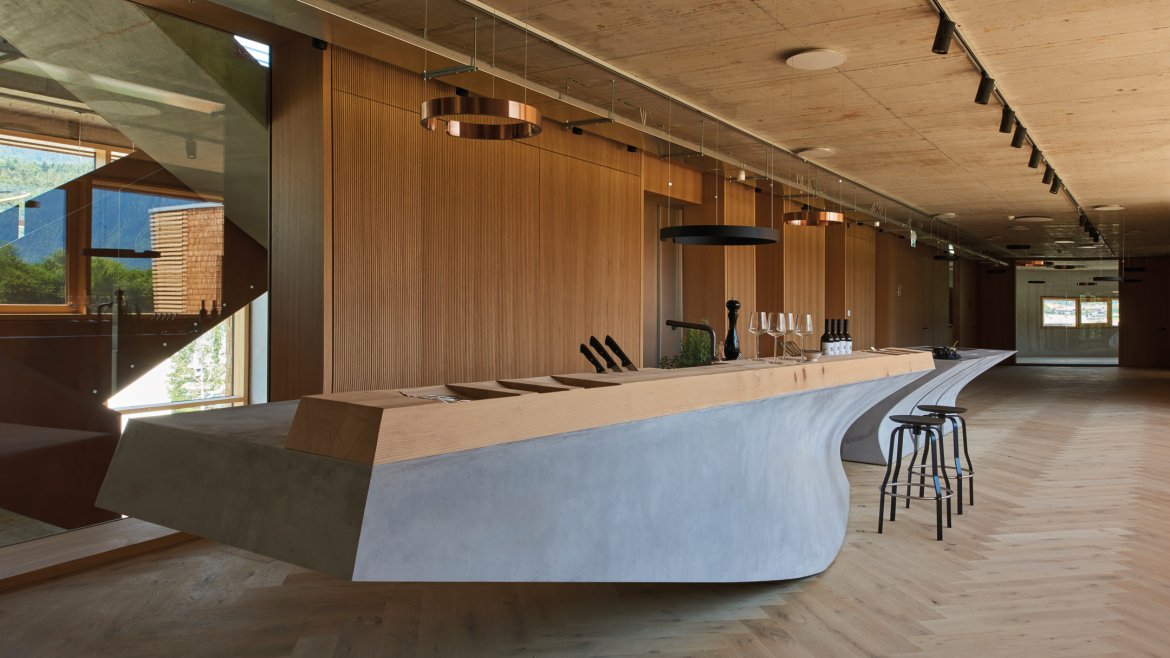 Headquarter Bora AT